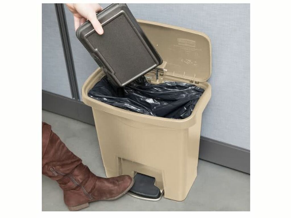 CONTENEDOR DE PEDAL FRONTAL EN RESINA SLIM JIM 15L (1)