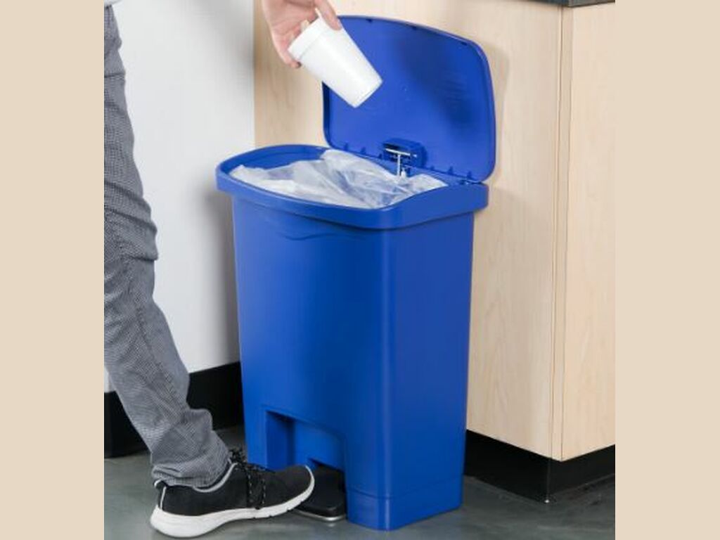 CONTENEDOR DE PEDAL FRONTAL EN RESINA SLIM JIM 30L (1)