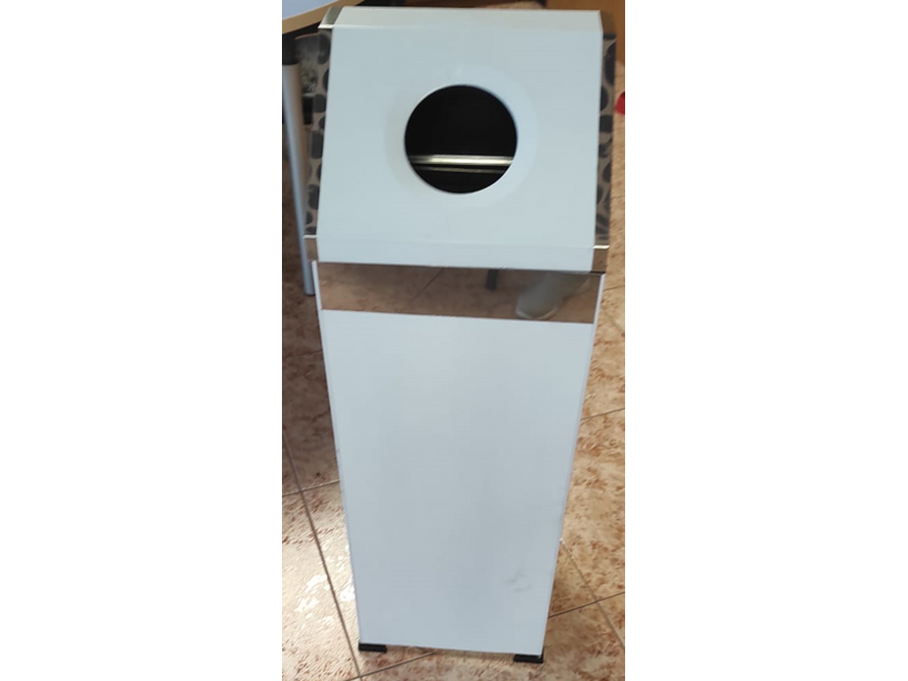 PAPELERA EN ACERO INOX 18/8 CON TAPA BASCULANTE (1)
